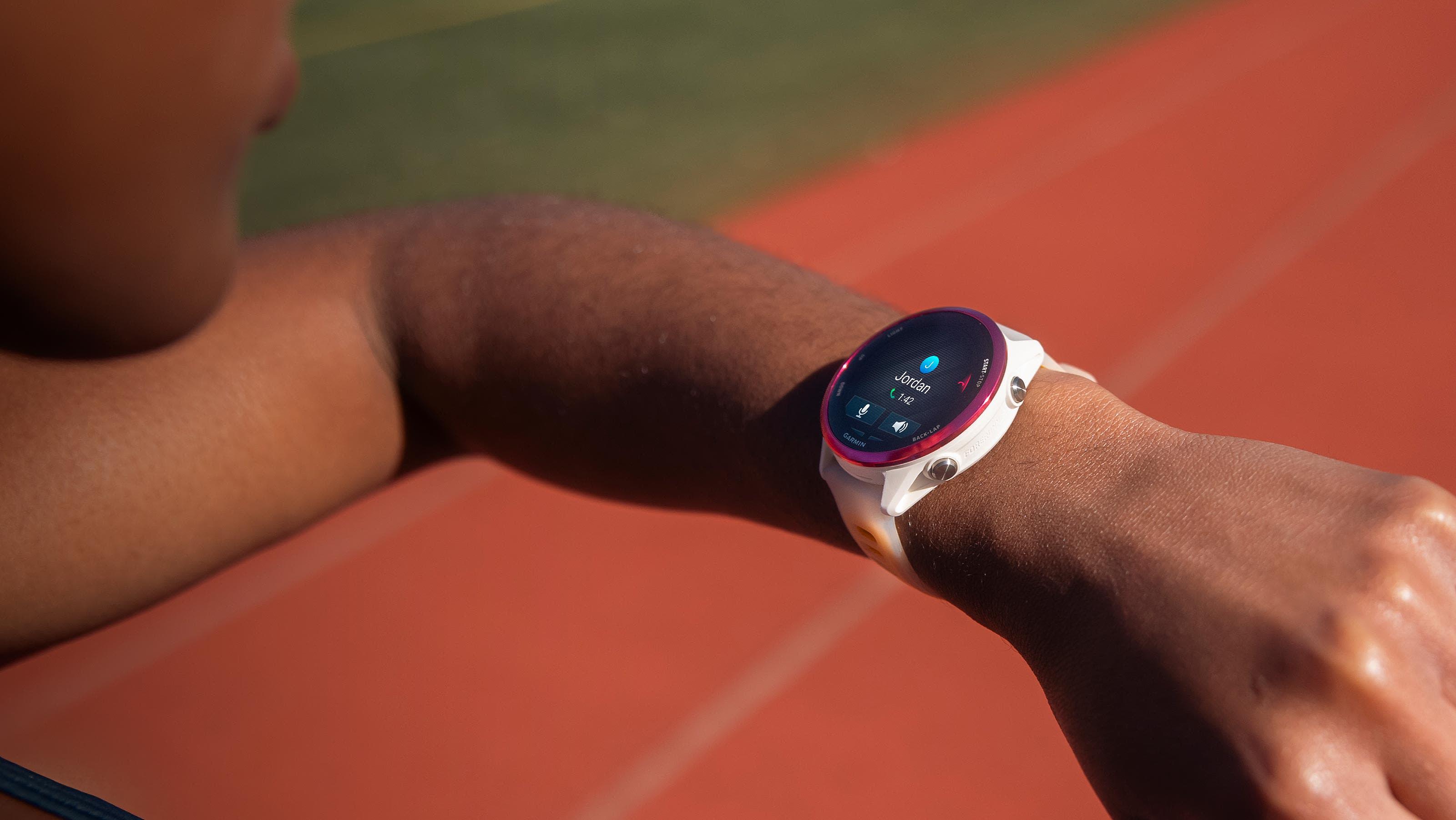 Garmin Forerunner 570 42MM-Bone/Raspberry/Mango